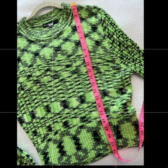 BlankNYC Women's Green The Clash Crew
Neck Balloon Sleeves Sweater - Picture 15 of 16